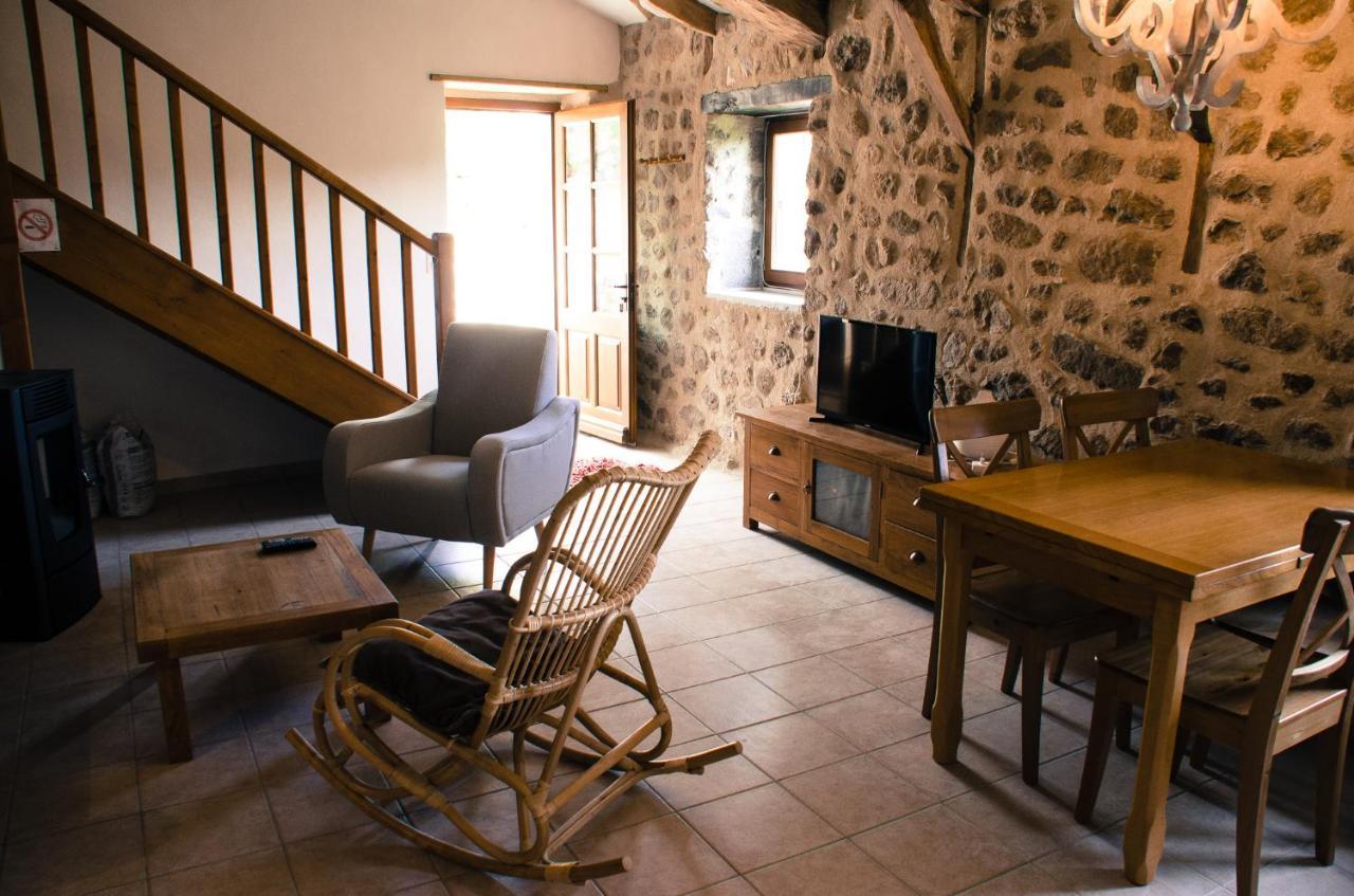 Le Petit Rias Gite Soleil Saint Maurice en Chalencon ภายนอก รูปภาพ
