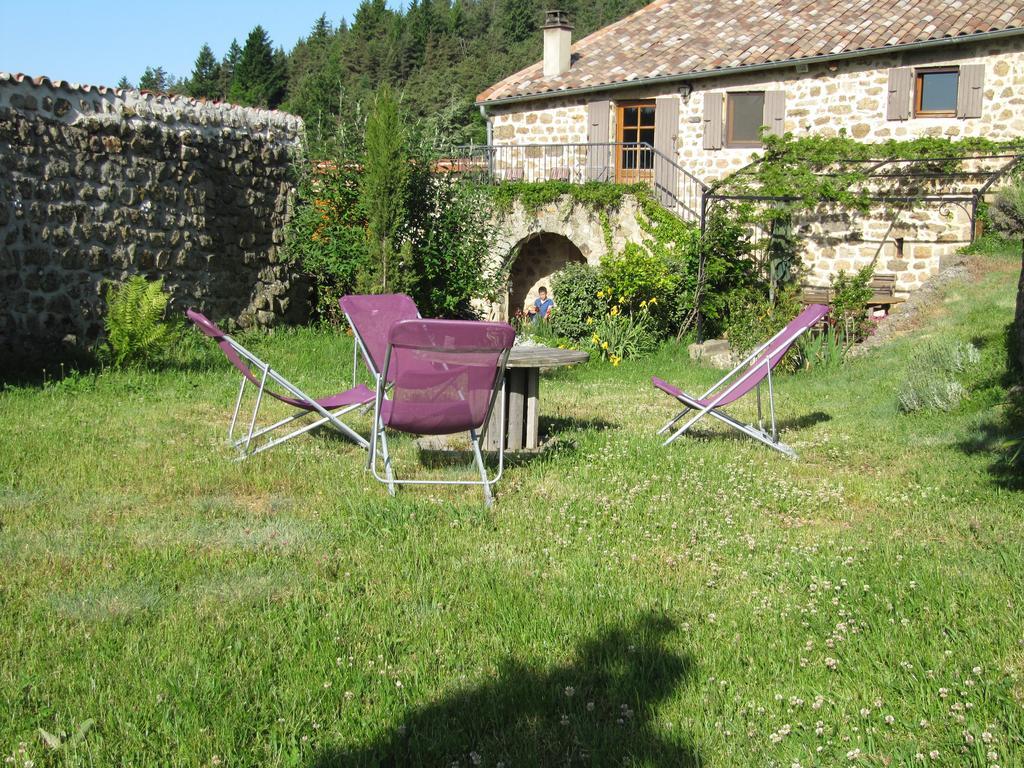 Le Petit Rias Gite Soleil Saint Maurice en Chalencon ภายนอก รูปภาพ