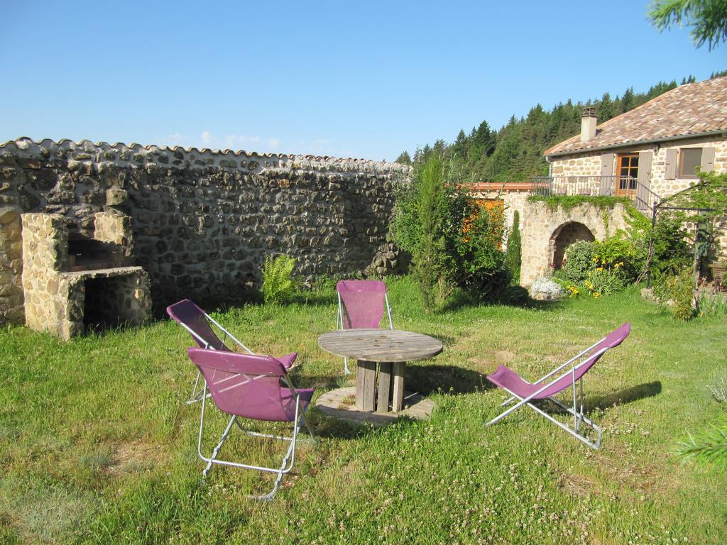 Le Petit Rias Gite Soleil Saint Maurice en Chalencon ภายนอก รูปภาพ